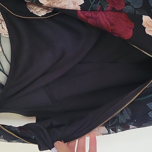 Calvin Klein Rose Embroidered Sheath Dress - Picture 6 of 7